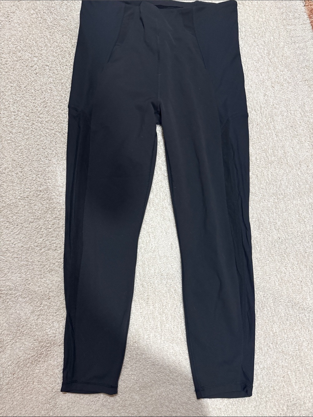 Lululemon Women’s size 14 leggings with mesh down the sides of legs